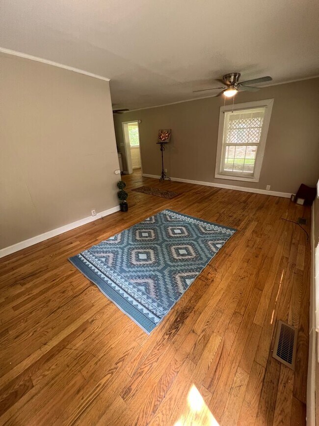 Foto del edificio - 3 Bed House! DEPOSIT-FREE Renting option thru OBLIGO! Deposit Alternative available.