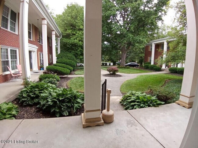 Foto del edificio - 248 Chenoweth Ln