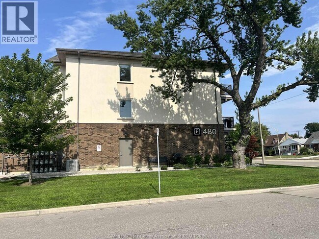 Photo du bâtiment - 480 Fairview Blvd