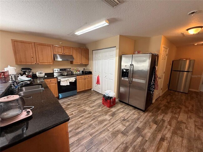 Foto del edificio - 8006 N 10th St