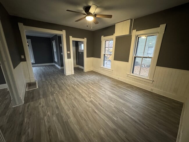 Building Photo - 82 N Elm St