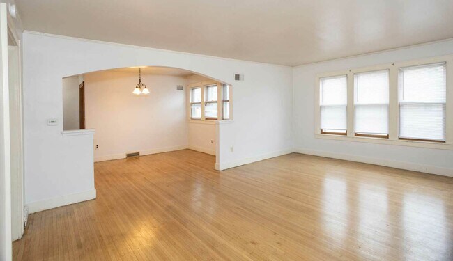 Foto del edificio - 236 E Main St