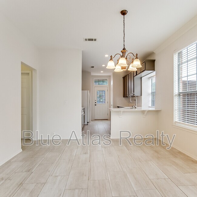 Foto del edificio - 3937 Creek Crossing Dr