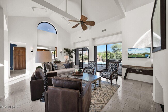 Building Photo - 8565 E Vista Del Lago