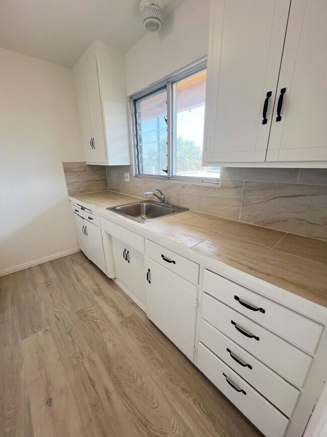 Foto del edificio - 4348 - 4352 1/2 McClintock St
