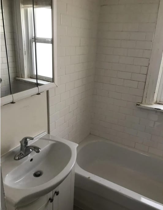 Building Photo - 2074 King St