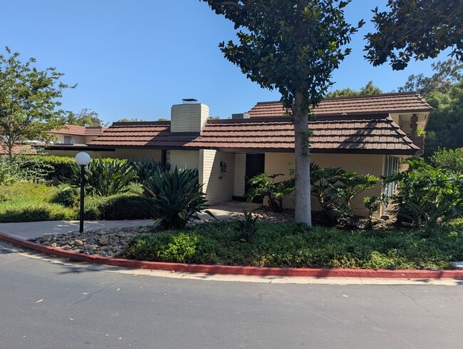 Front entrance - 4105 Collwood Ln
