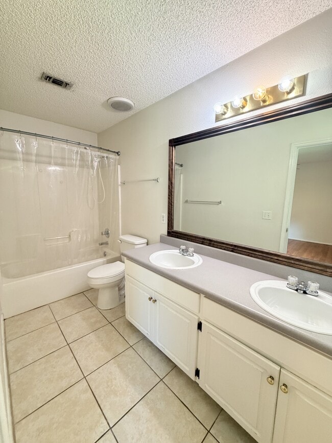 Foto del edificio - 6585 Eagle Crest Dr