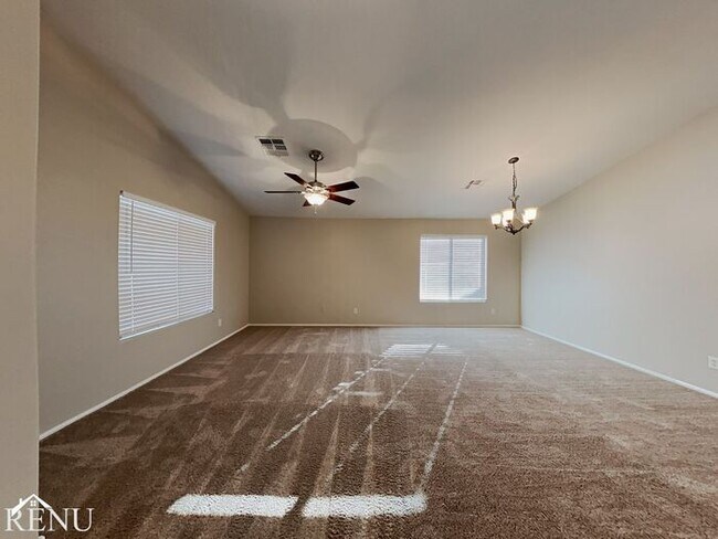 Building Photo - 760 E Melanie St