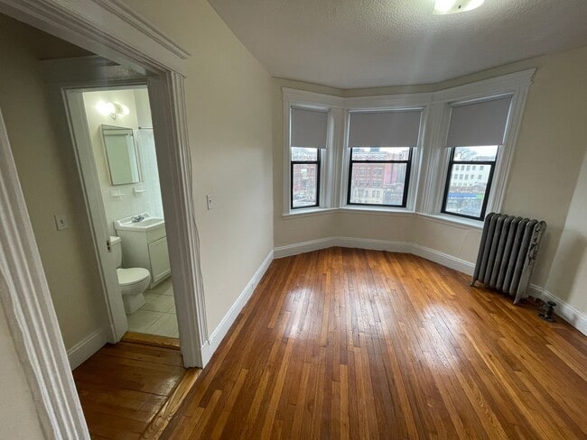 Photo - 1156 Commonwealth Ave House