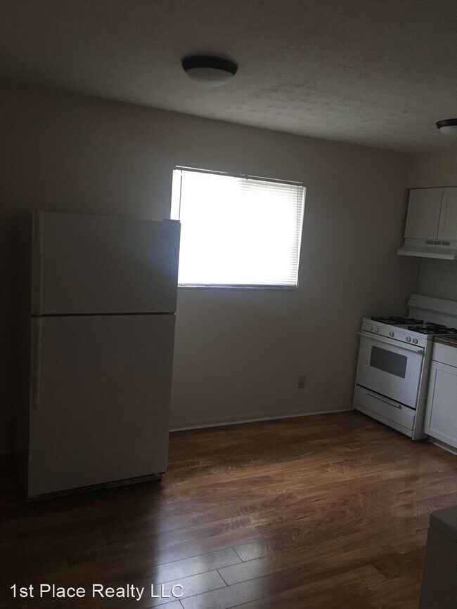 Building Photo - 415 Wyandotte Ave