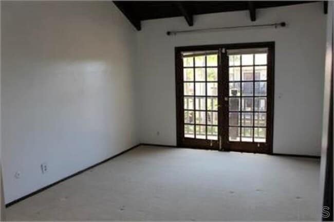 Building Photo - 8656 Villa La Jolla Dr