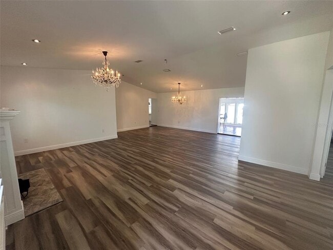 Building Photo - 2610 S Dundee St