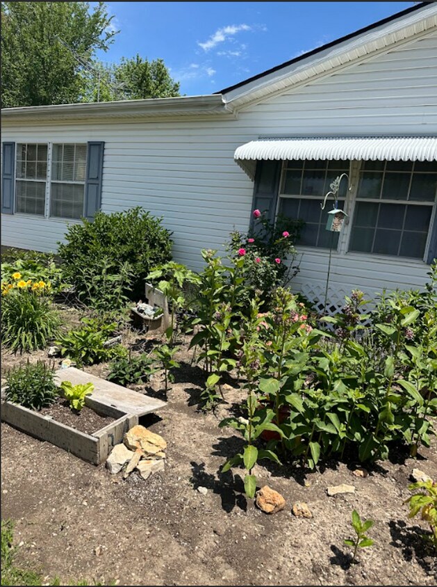 Foto principal - Newly Remodeled 3 Bedrrom– Move-In Ready!