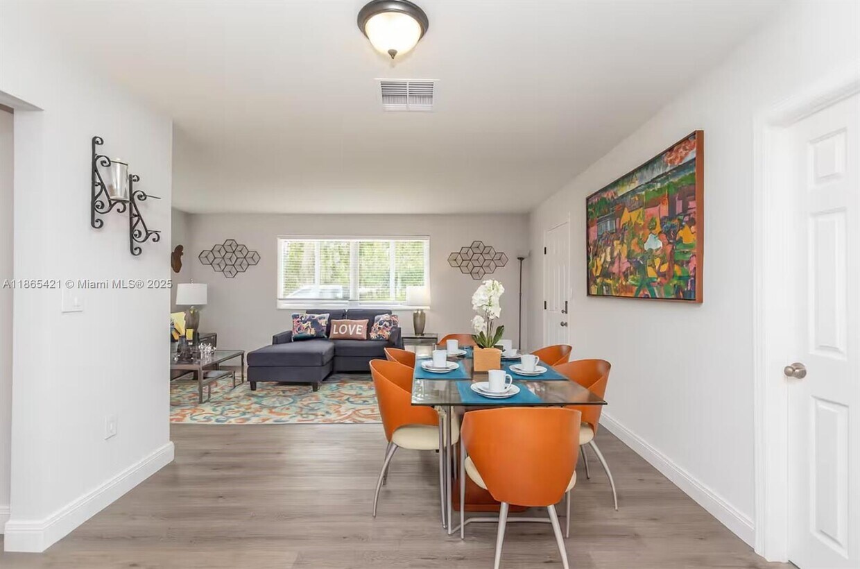 Foto principal - 1321 NE 118th St