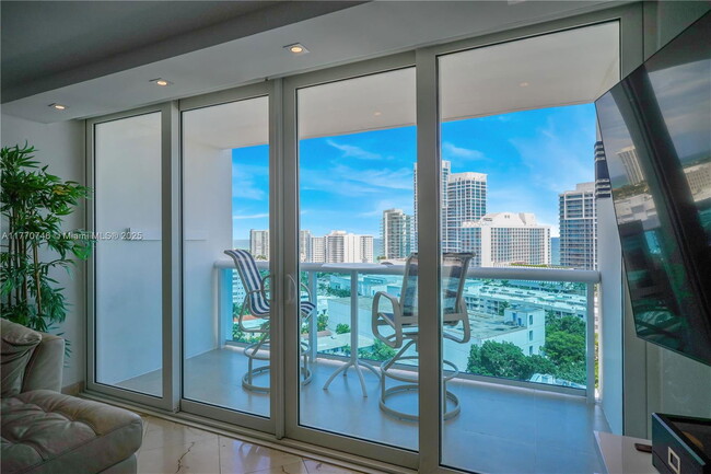 Foto del edificio - 6770 Indian Creek Dr