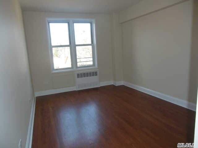 Foto del edificio - 241-20 Northern Blvd
