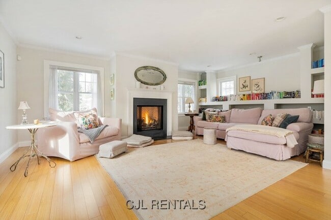 Building Photo - 150 Vassal Ln