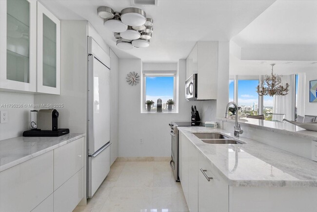 Foto del edificio - 10275 Collins Ave