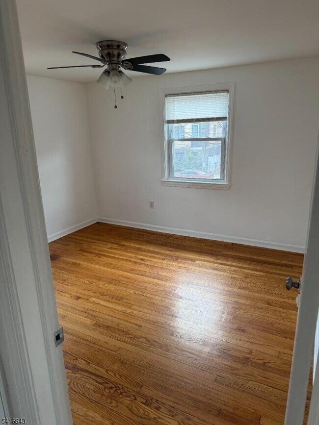 Foto del edificio - 401 E Front St