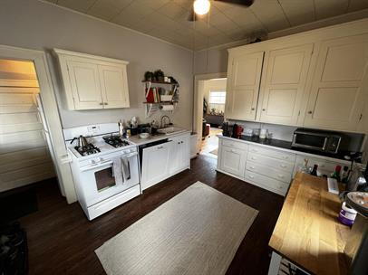 Foto del edificio - Charming 2-Bedroom Retreat in the Heart of Minneapolis! 7/1/2026