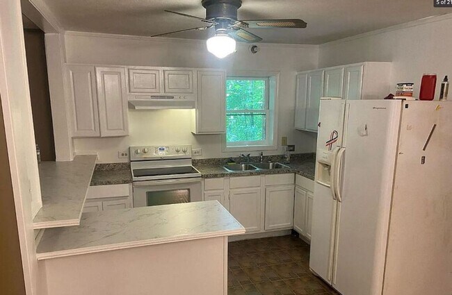 Building Photo - 3 Bedroom Single Family Home in Waynesville