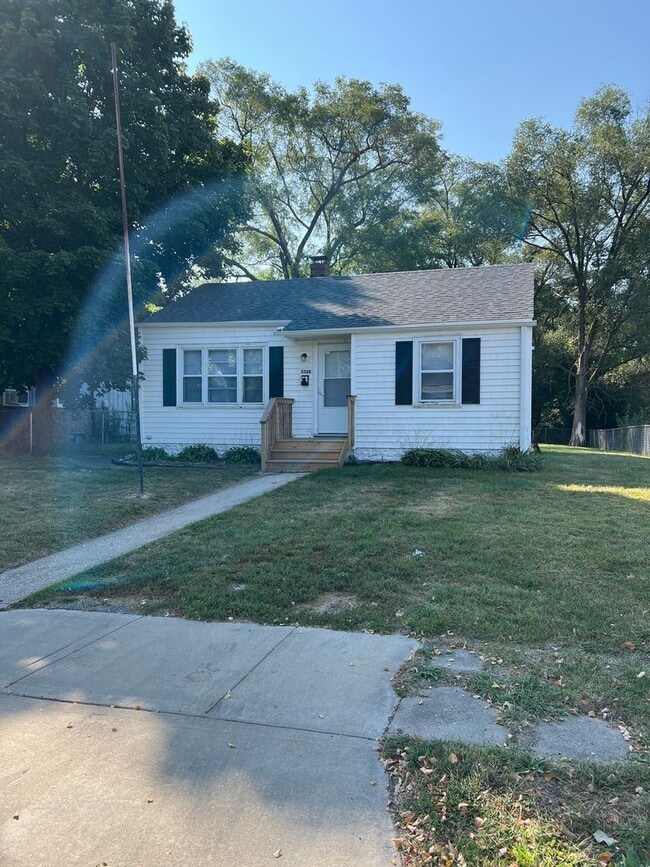 Building Photo - 3328 Blackstone Ave