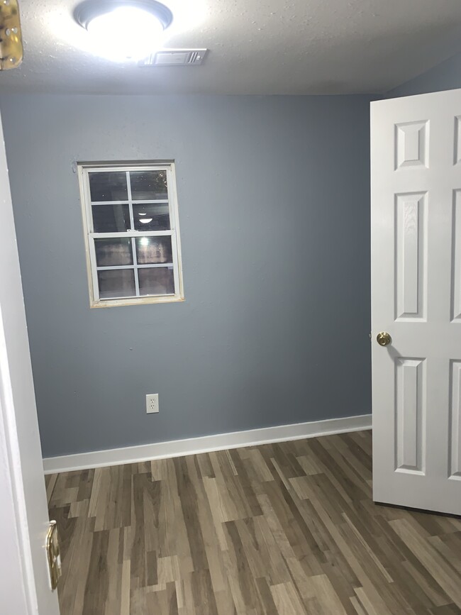 Middle bedroom - 1511 Stratford St