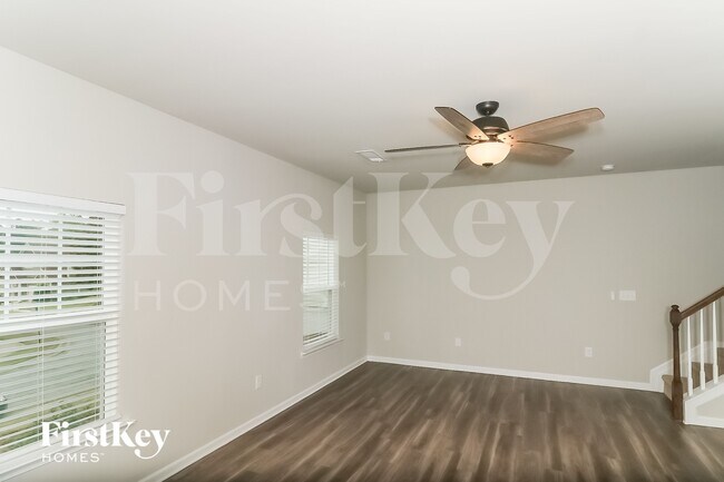 Foto del edificio - 325 Stoney Hollow Rd