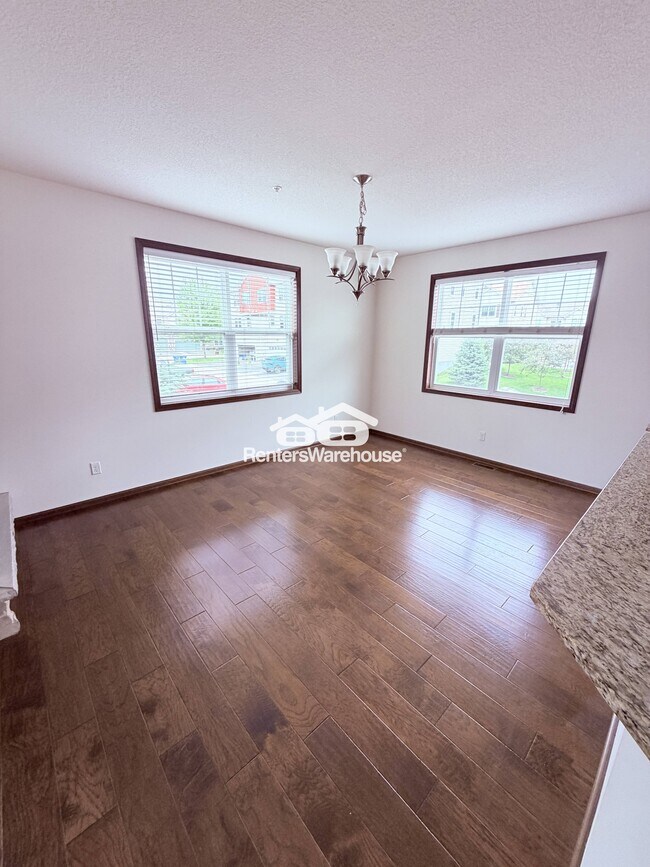 Foto del edificio - 9580 Madison Dr