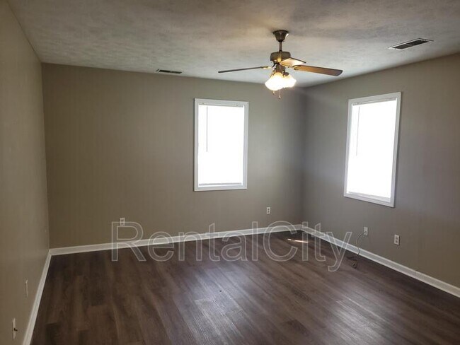 Building Photo - 829 Friendship Rd