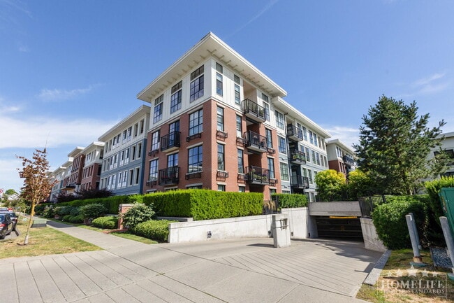Photo du bâtiment - 2 - Bed + 2 - Bath Condo for Rent in Surrey!