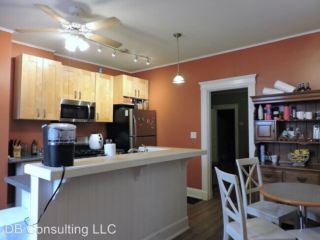 Building Photo - 4 br, 2 bath Apartment - 2423 Fairview Ave.