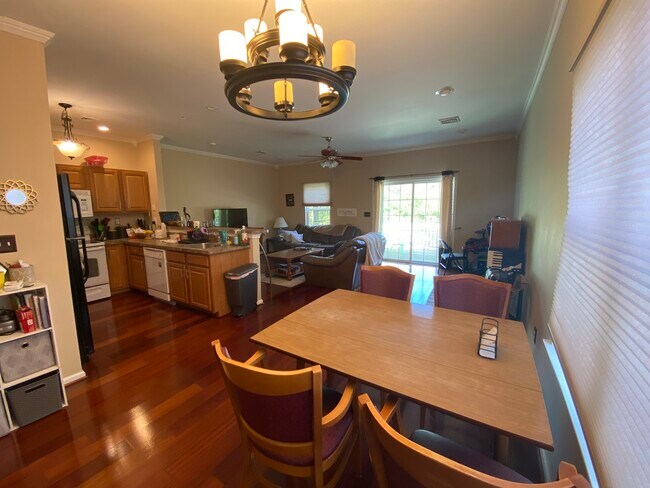 Cocina/comedor/sala de estar - 1533 Crest Park Ct