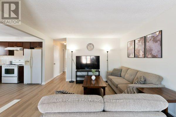 Photo du bâtiment - 27 Ardsley Rd