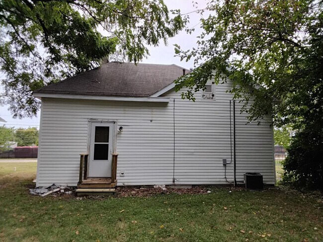 Building Photo - 1632 N Irving Ave