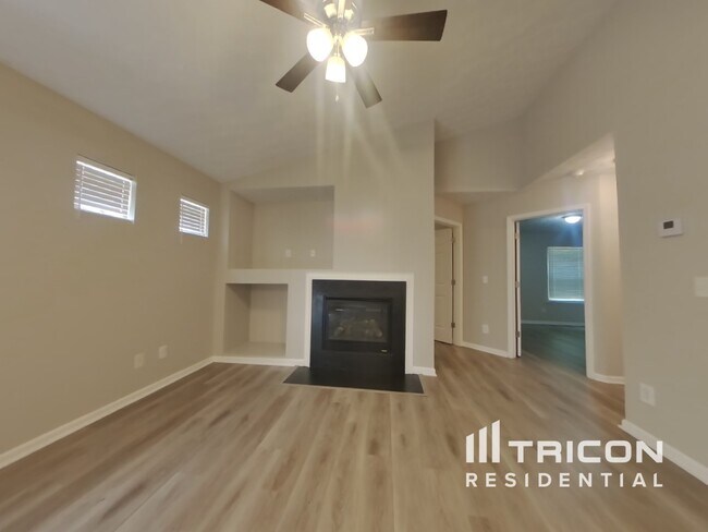 Foto del edificio - 239 Silver Ridge Dr