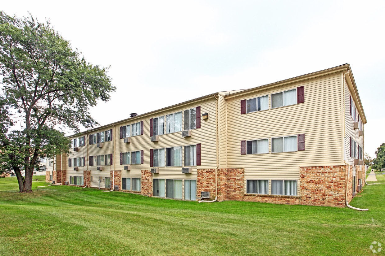 Primary Photo - Edgewood Park Apartments