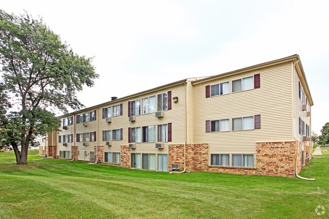 Edgewood Park - Edgewood Park Apartments