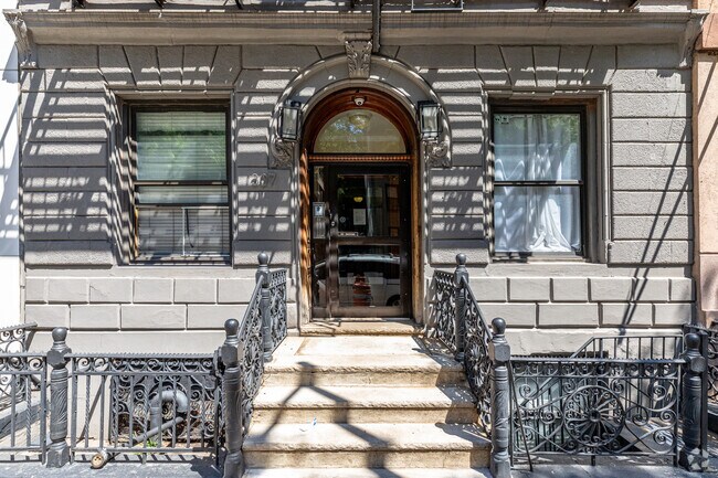 Entrance - 307 E 85th St