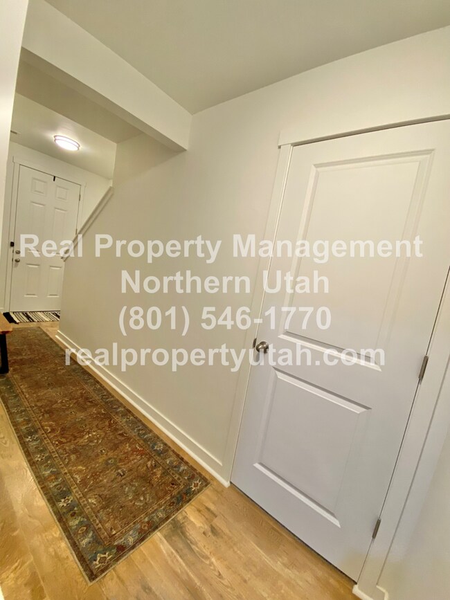Foto del edificio - 3 Bed 3.5 Bath Layton Townhome Coming Soon!