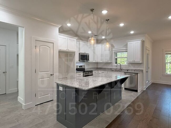 Building Photo - Bella Vista Single-Family Home- 3 Bed/ 2 B...