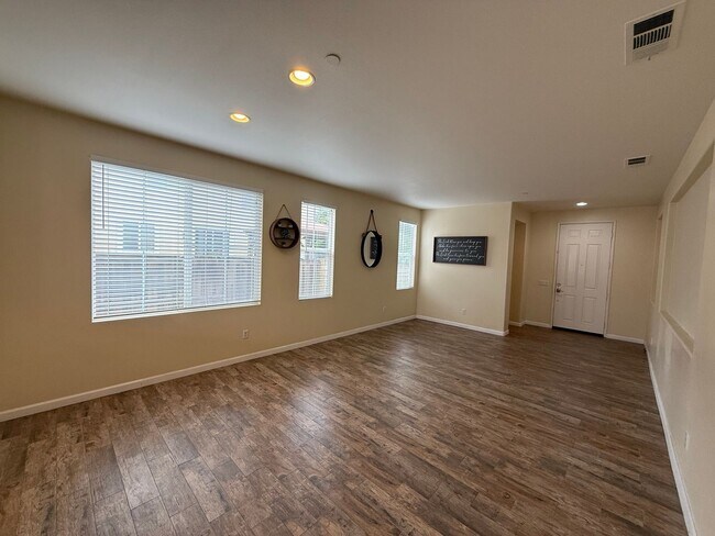 Foto del edificio - Large North Oxnard Home for Rent