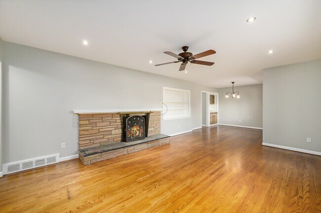 Foto del edificio - 24447 Bloomington Ct