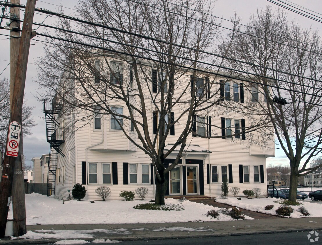 Foto del edificio - 216-222 Middlesex Ave