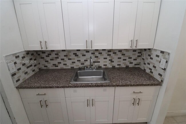 Building Photo - 820 85th St