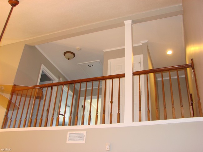 Building Photo - 3 br, 2 bath Townhome - 1429 Roxbury Court