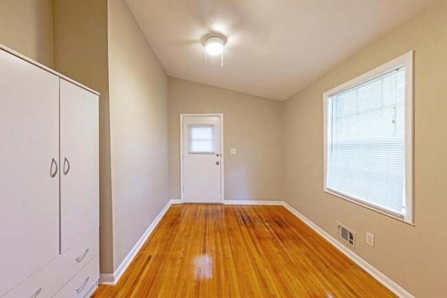 Building Photo - 1219 Shoreham Drive