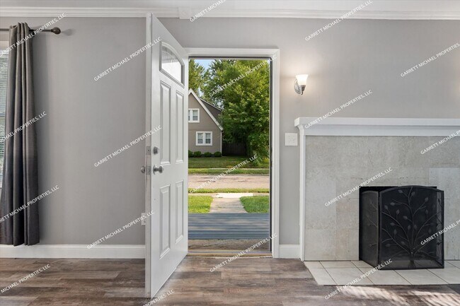 Building Photo - Charming 3-Bedroom Bungalow for Rent in Po...