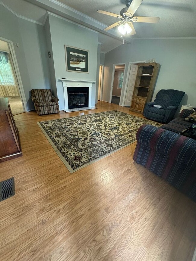 Building Photo - Cozy, 3-Bedroom Home, 2-Bathroom Home